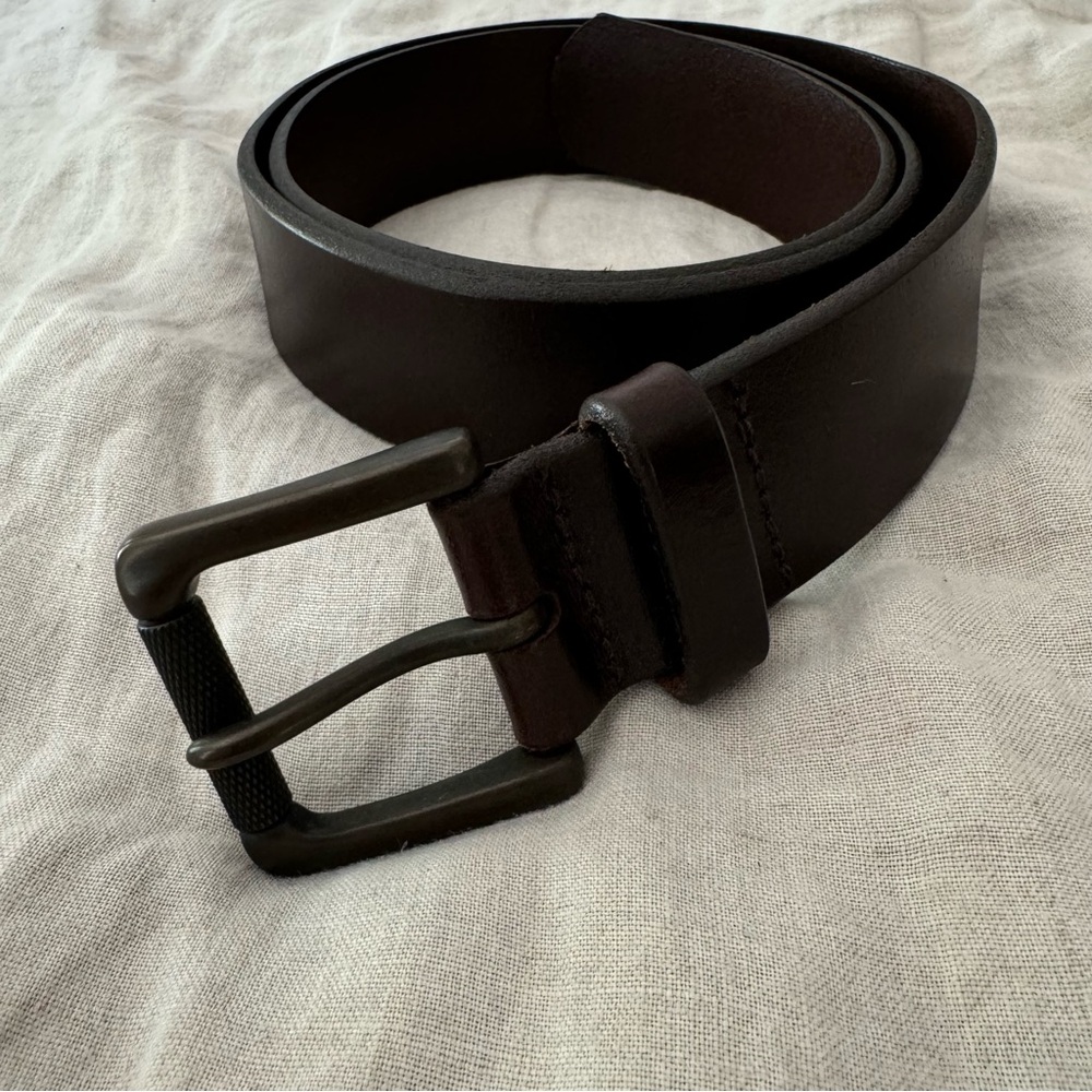 Banana Republic dark brown leather belt size 34 like new